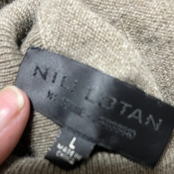 Nili Lotan cashmere turtleneck sweater large - Picture 3 of 9